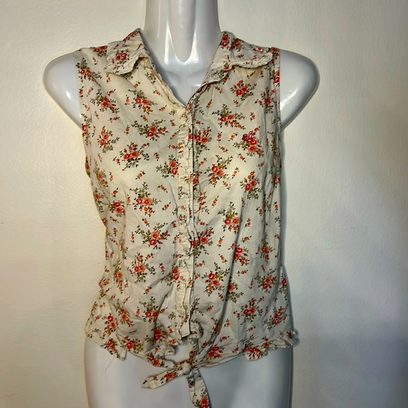 Ralph Lauren Tops - Ralph Lauren Sleeveless button down tie floral spring Blouse beige